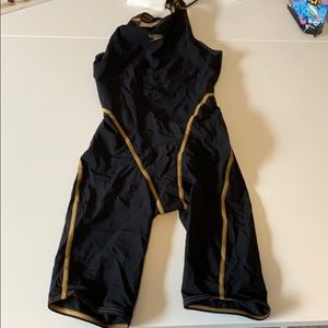 Speedo kneeskin size 22